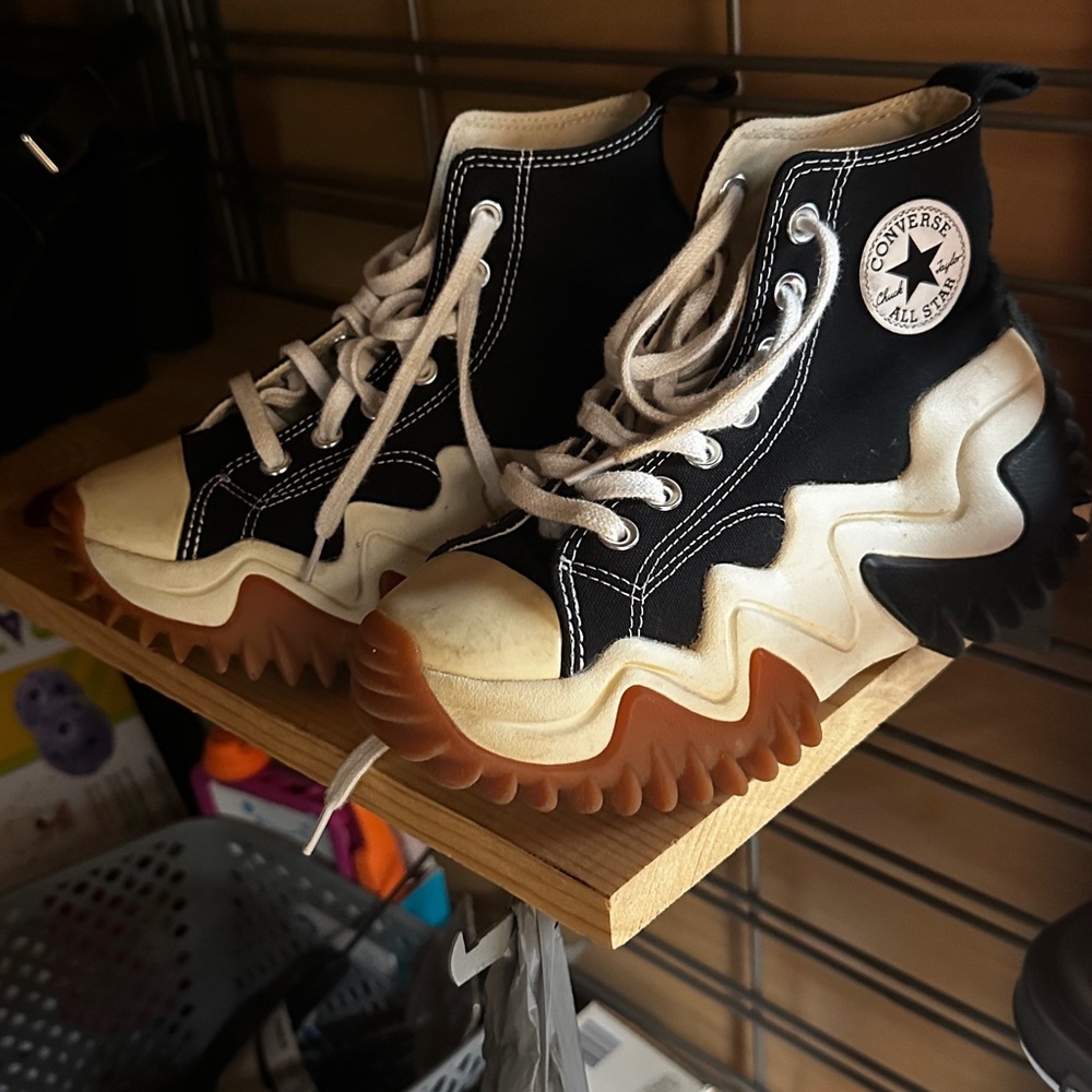 Converse Black Run Star Motion size 6 women’s